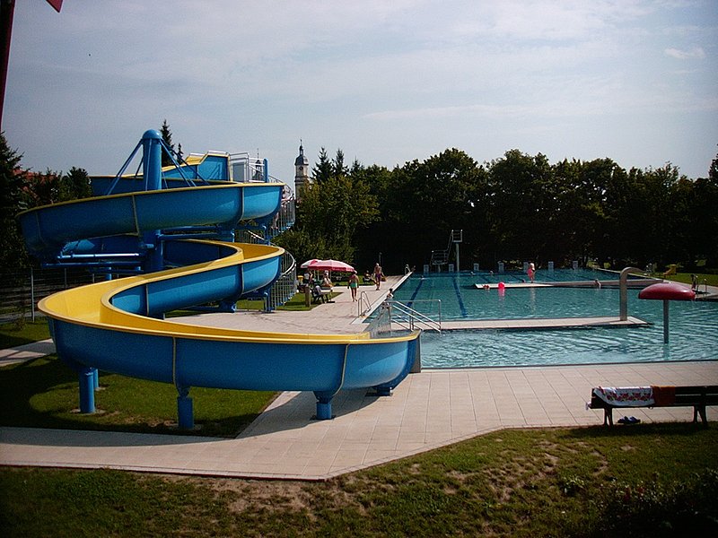 Rutsche im Freibad